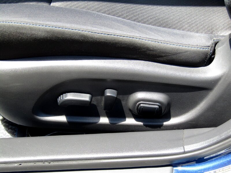 Vehicle image 21 of 35