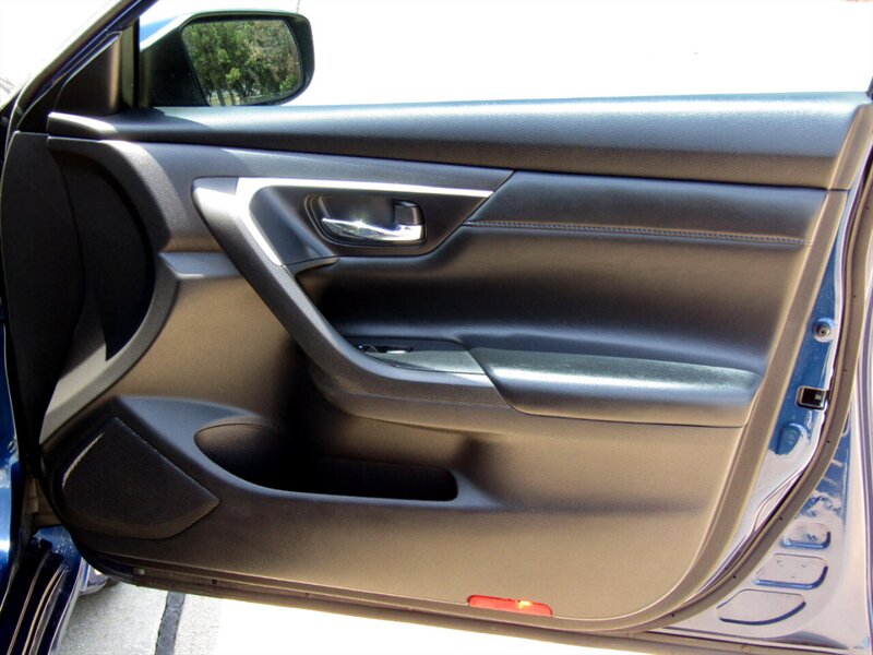 Vehicle image 13 of 35