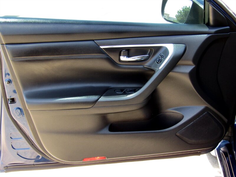 Vehicle image 10 of 35
