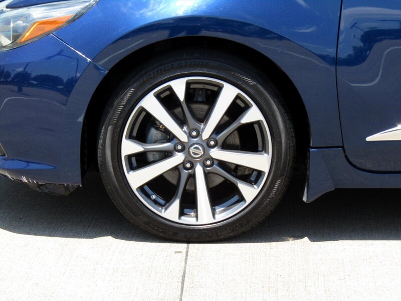 Vehicle image 34 of 35