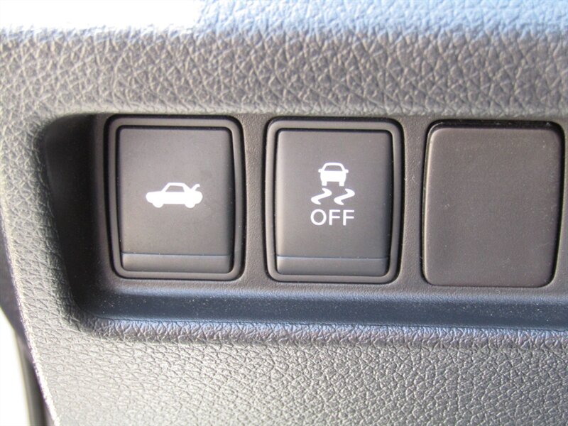 Vehicle image 23 of 35