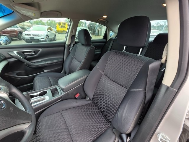 Vehicle image 10 of 40