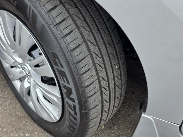 Vehicle image 8 of 40