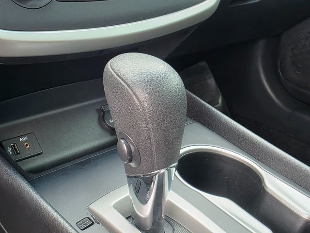 Vehicle image 26 of 40