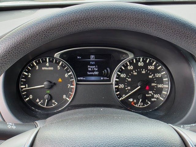 Vehicle image 21 of 40