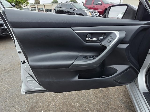 Vehicle image 30 of 40