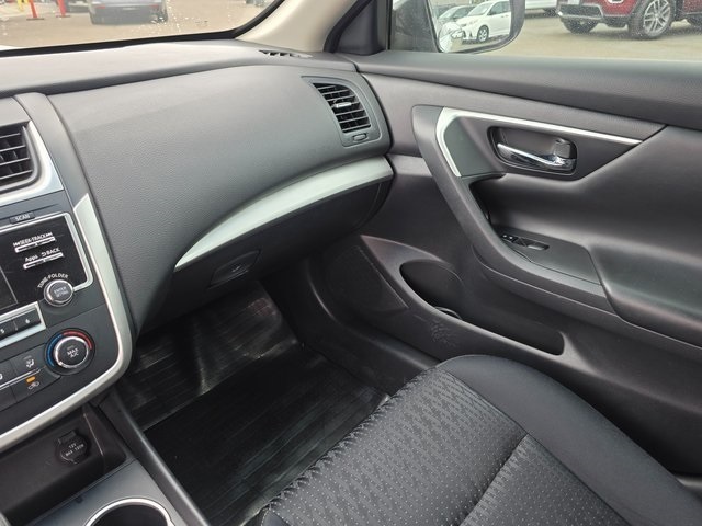 Vehicle image 17 of 40