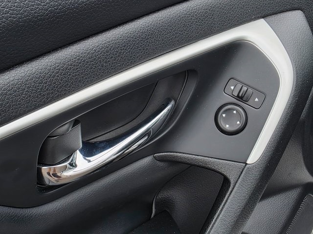 Vehicle image 31 of 40