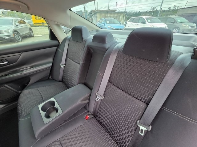 Vehicle image 11 of 40