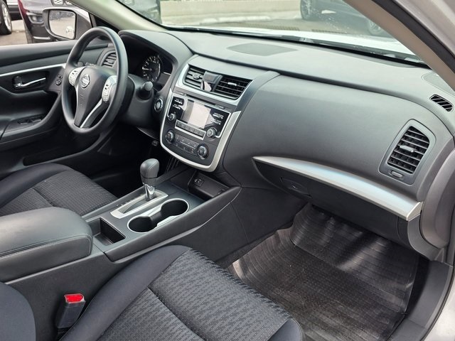 Vehicle image 15 of 40