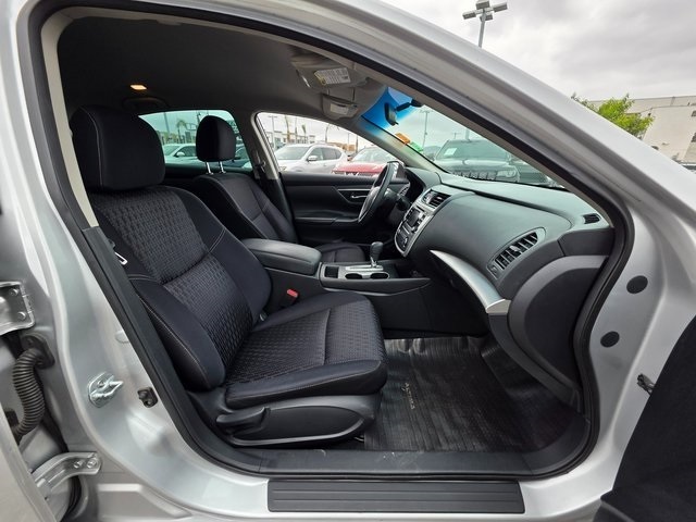 Vehicle image 14 of 40