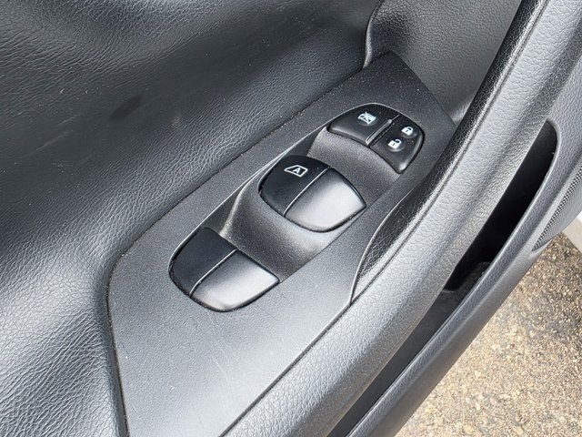 Vehicle image 37 of 40