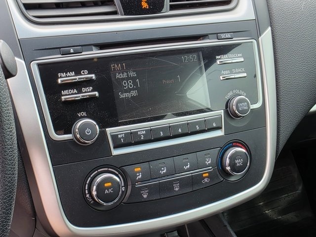 Vehicle image 23 of 40