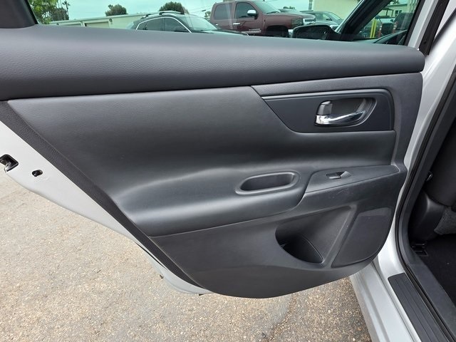 Vehicle image 29 of 40