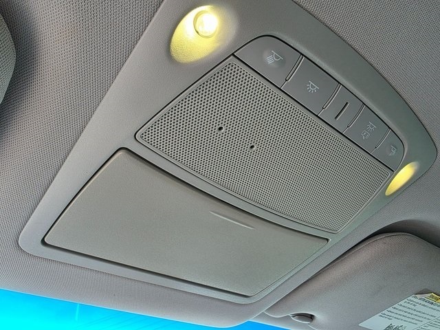 Vehicle image 33 of 40