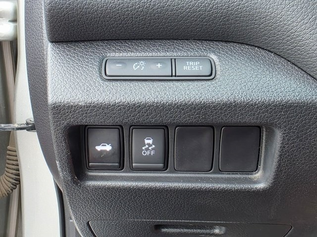 Vehicle image 35 of 40