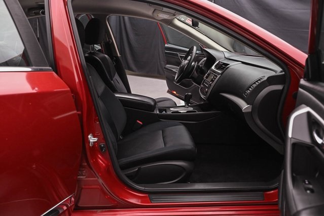 2016 Nissan Altima 2.5 SR Image 16 of 32
