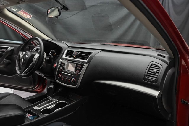 2016 Nissan Altima 2.5 SR Image 19 of 32