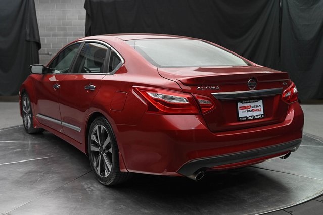 2016 Nissan Altima 2.5 SR Image 6 of 32