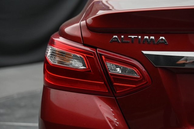 2016 Nissan Altima 2.5 SR Image 28 of 32
