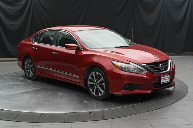 2016 Nissan Altima 2.5 SR Image 3 of 32
