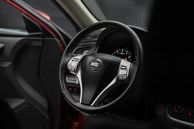 2016 Nissan Altima 2.5 SR Image 26 of 32