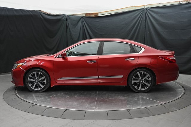 2016 Nissan Altima 2.5 SR Image 7 of 32
