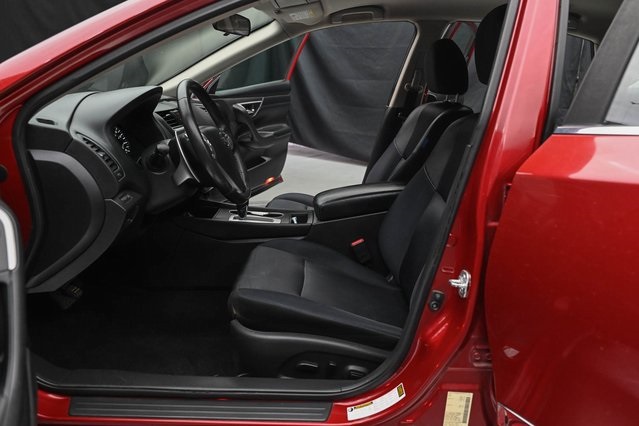 2016 Nissan Altima 2.5 SR Image 29 of 32