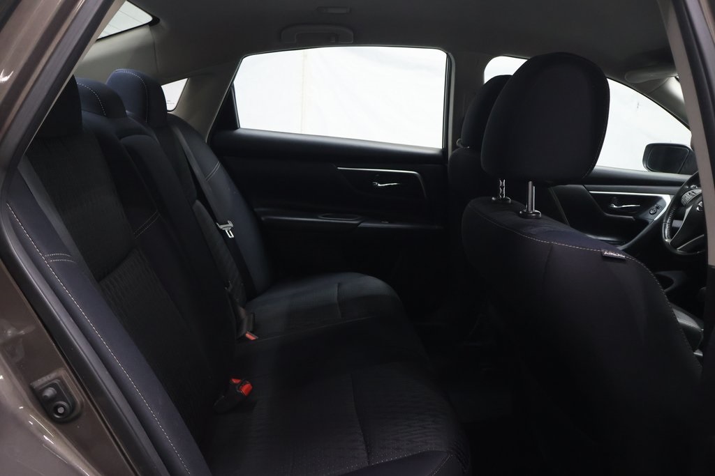 2016 Nissan Altima 2.5 SV Image 16 of 45