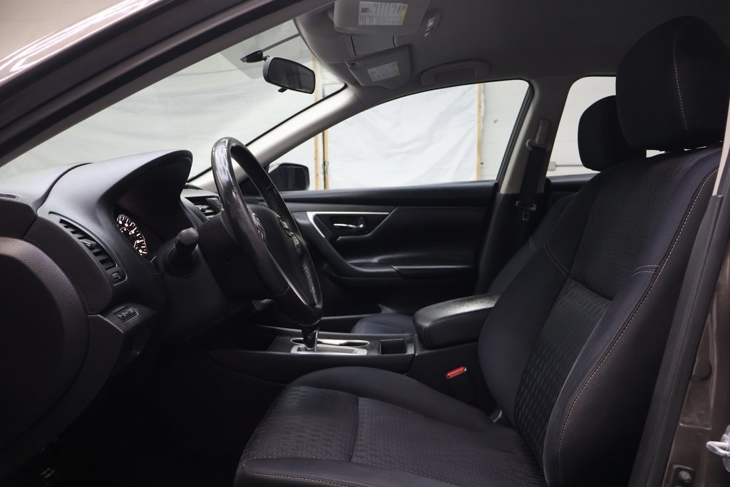 2016 Nissan Altima 2.5 SV Image 19 of 45