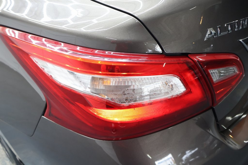 2016 Nissan Altima 2.5 SV Image 34 of 45