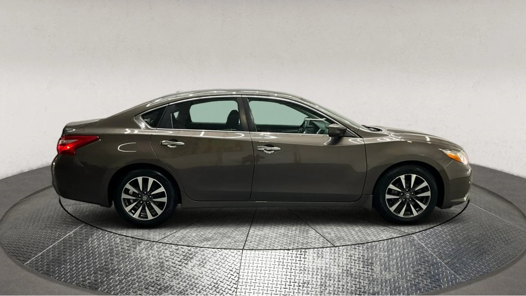 2016 Nissan Altima 2.5 SV Image 8 of 45