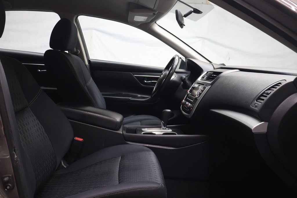 2016 Nissan Altima 2.5 SV Image 18 of 45