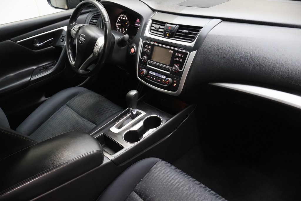 2016 Nissan Altima 2.5 SV Image 21 of 45