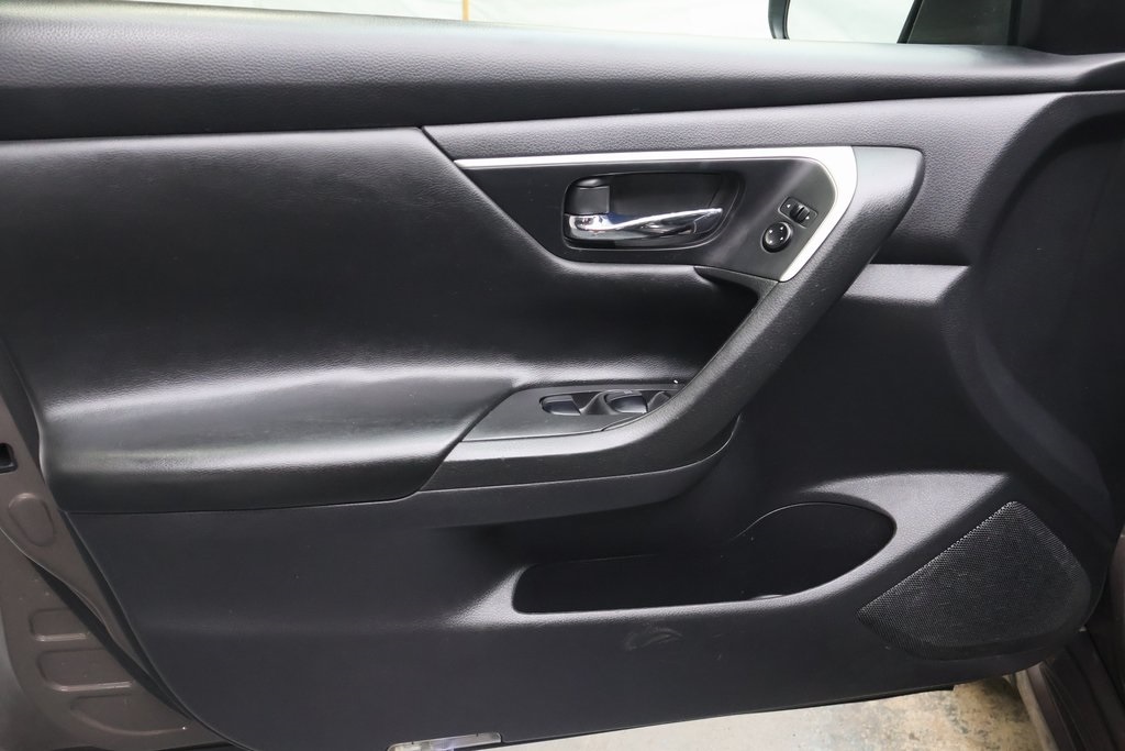 2016 Nissan Altima 2.5 SV Image 28 of 45
