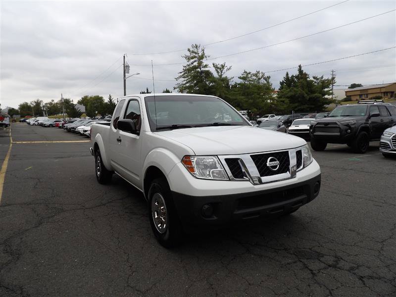 2016 Nissan Frontier Image 2 of 20
