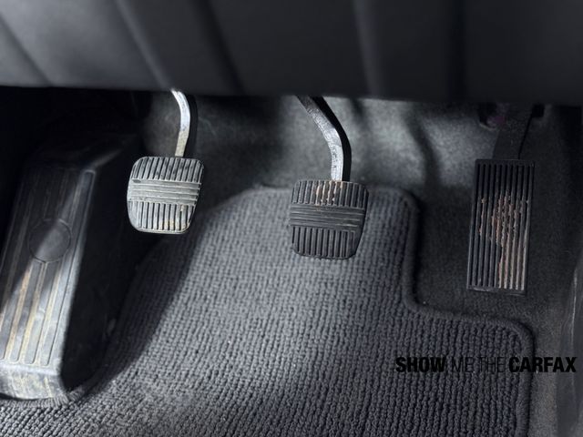 Vehicle image 18 of 37