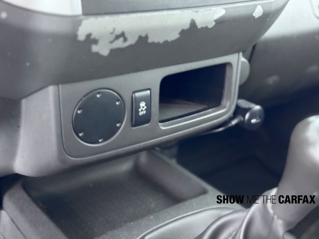 Vehicle image 32 of 37