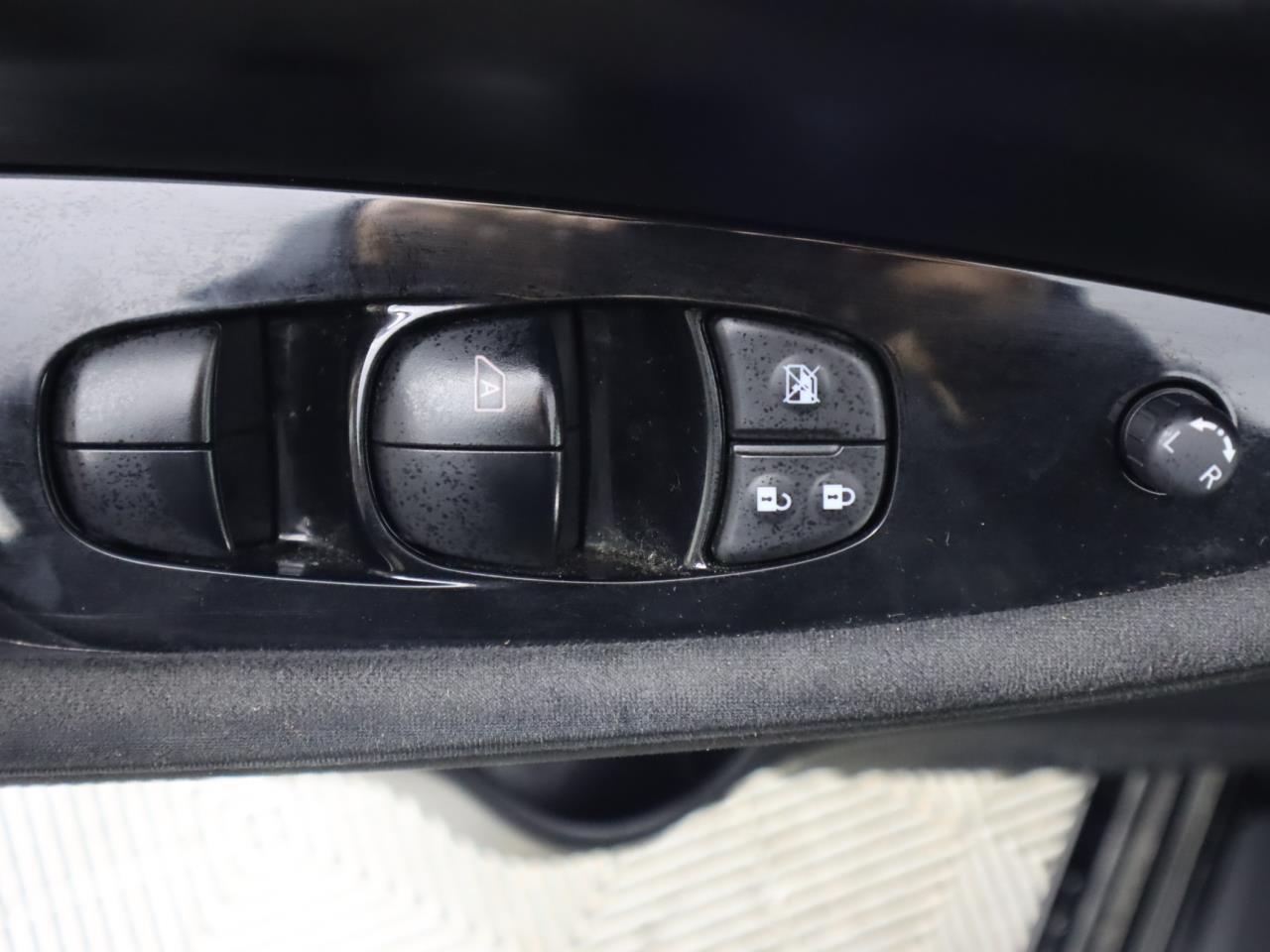 Vehicle image 26 of 41