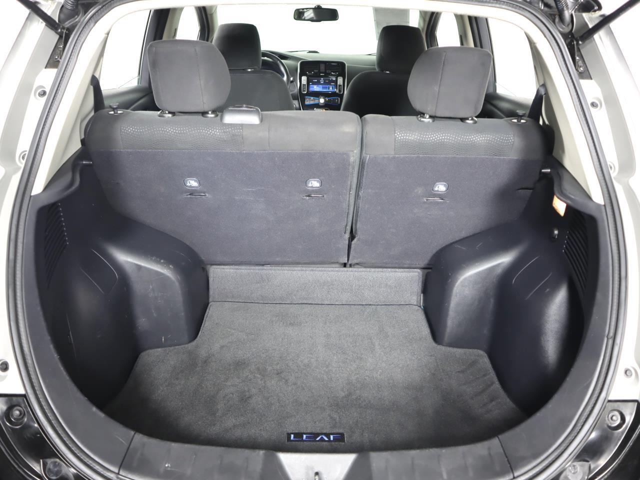 Vehicle image 33 of 41