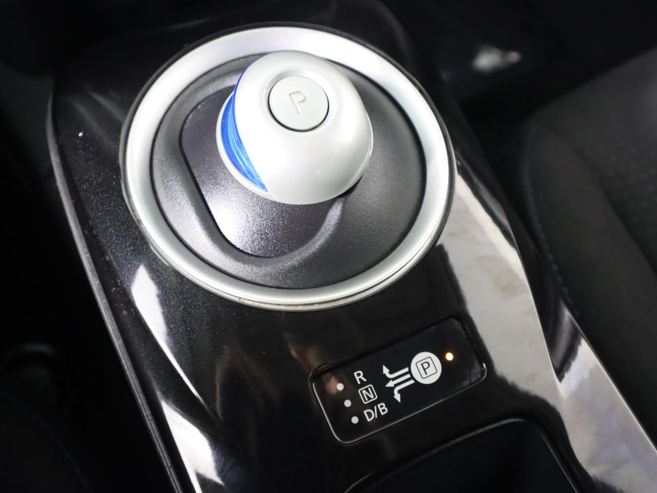 Vehicle image 25 of 41