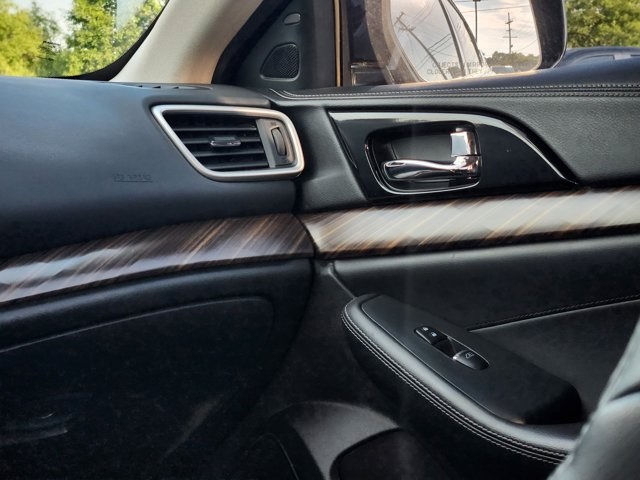 Vehicle image 18 of 29