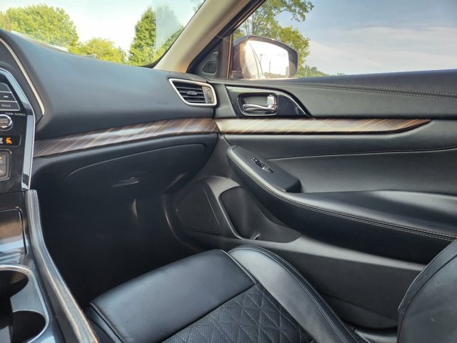 Vehicle image 27 of 29