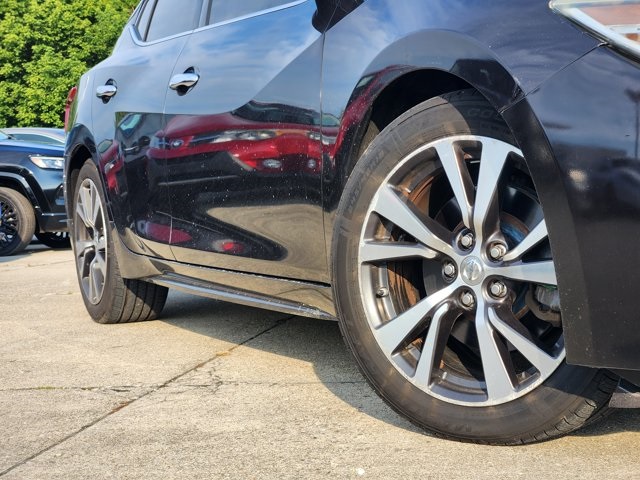 Vehicle image 10 of 29