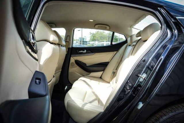 2016 Nissan Maxima 3.5 SV Image 12 of 22