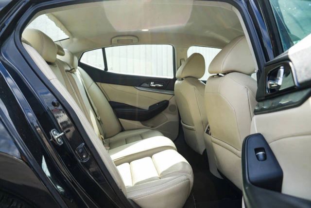 2016 Nissan Maxima 3.5 SV Image 10 of 22