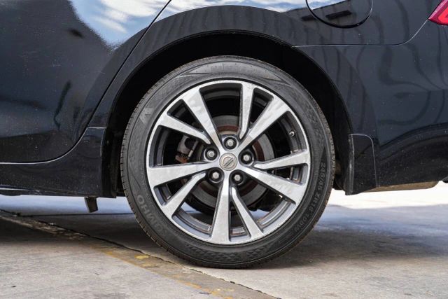 2016 Nissan Maxima 3.5 SV Image 9 of 22