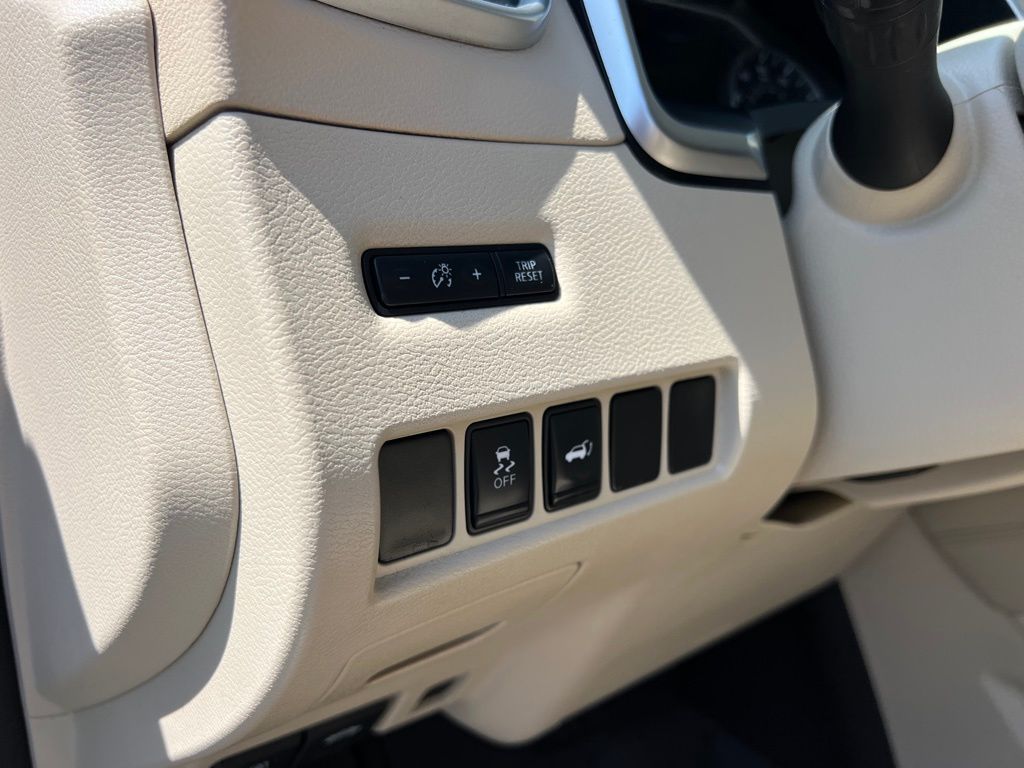 Vehicle image 37 of 55