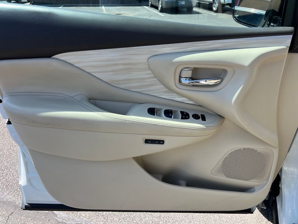 Vehicle image 33 of 55