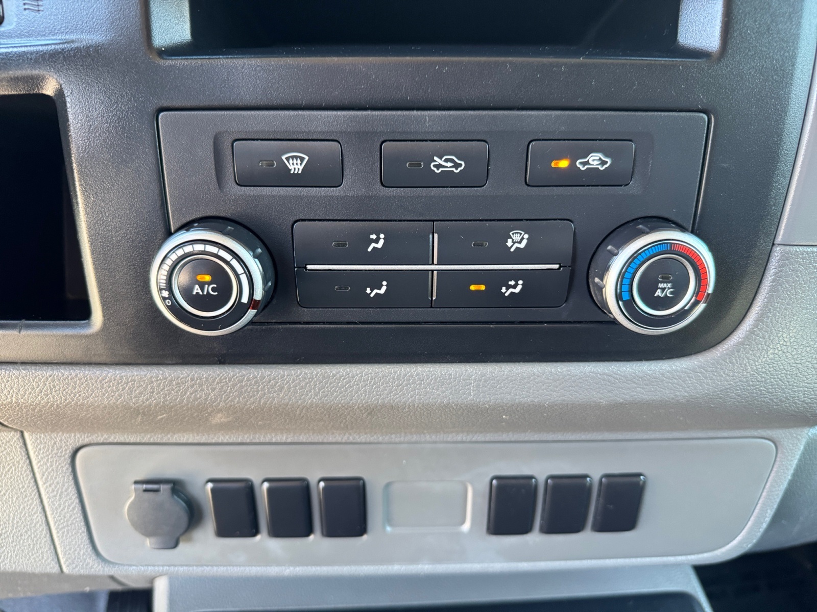 Vehicle image 30 of 35